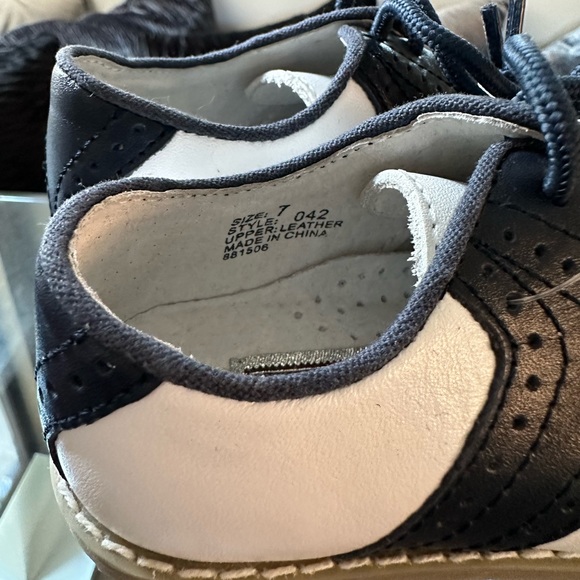 Toddler shoes size 7 - Picture 3 of 3